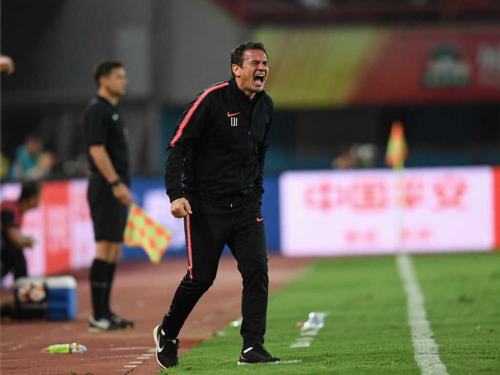 上海海港主帅哈维尔离任：情绪失控成主要导火索